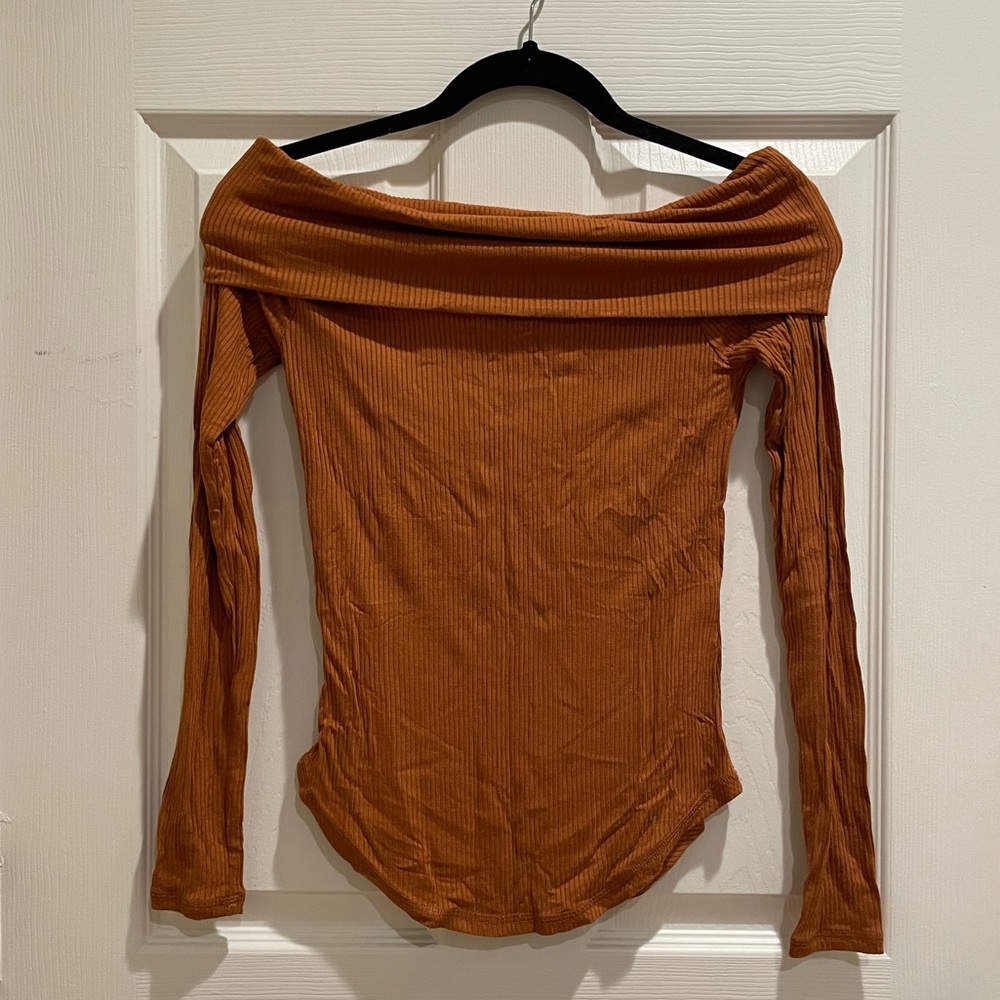 Off-shoulder long sleeve top
